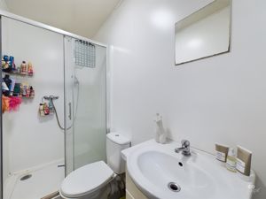 shower room - click for photo gallery